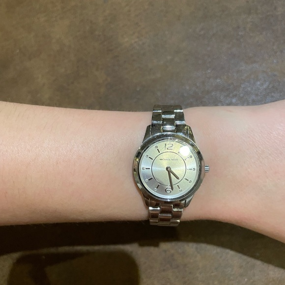 Micheal Kors Stainless Steel watch - Picture 2 of 3